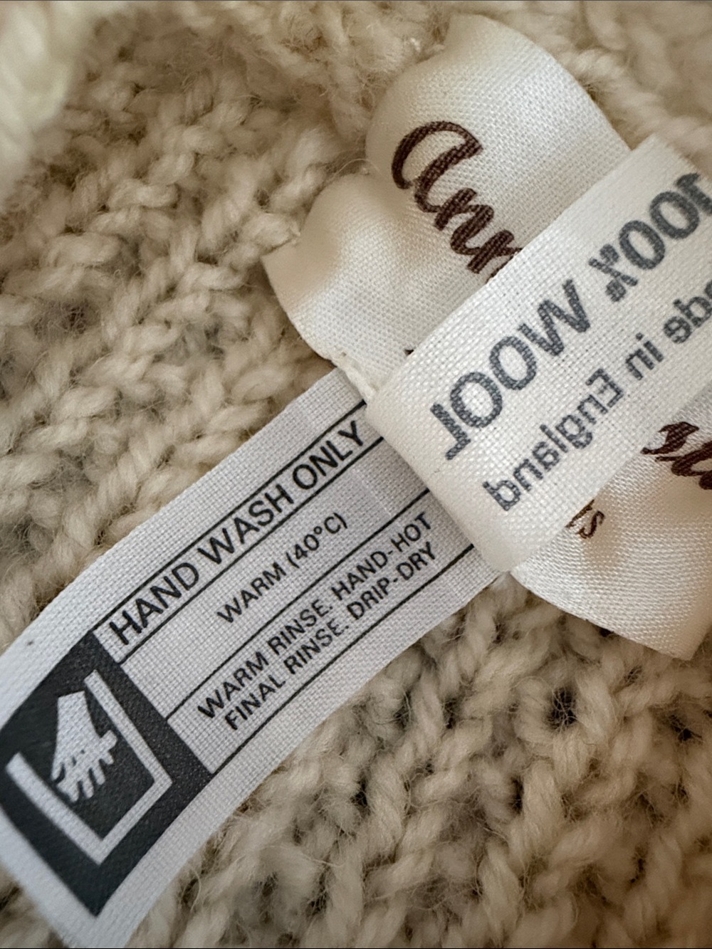 Vintage 100% wool hand knit cardigan, made in England in pristine condition - Picture 3 of 9